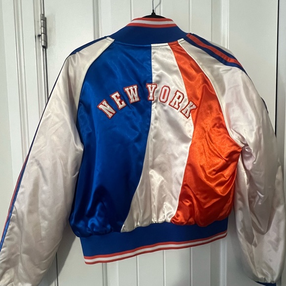 1990s Women’s New York Knicks G-III Sports by Carl Banks Satin Bomber Jacket - Picture 8 of 9